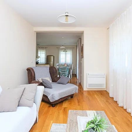 Family-friendly With Swimming Pool Biograd Na Moru, Biograd - 23754 Biograd Na Moru